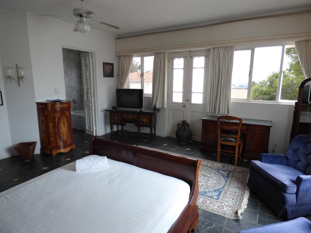 Capital House Boutique Hotel พริทอเรีย ภายนอก รูปภาพ