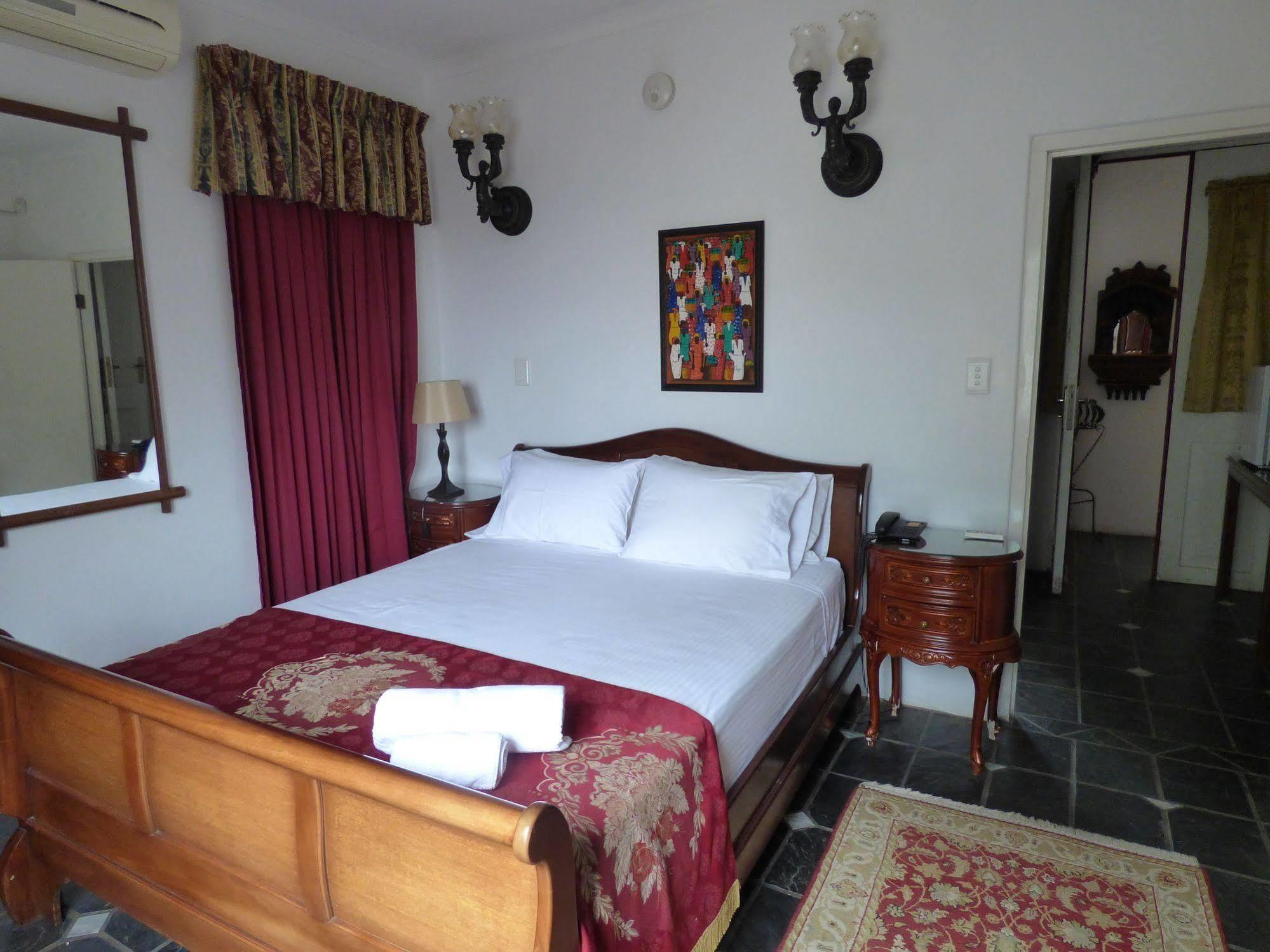 Capital House Boutique Hotel พริทอเรีย ภายนอก รูปภาพ