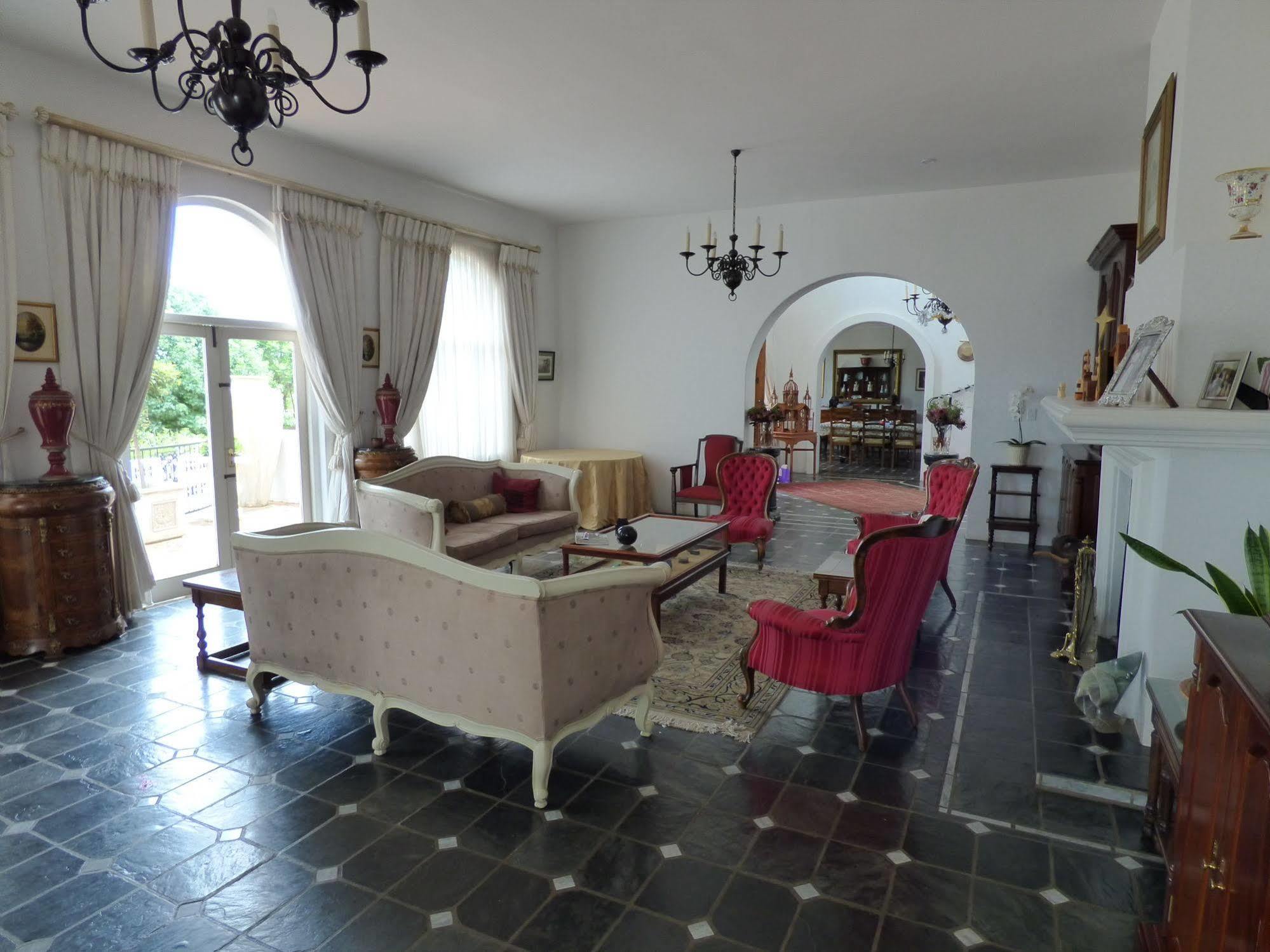 Capital House Boutique Hotel พริทอเรีย ภายนอก รูปภาพ