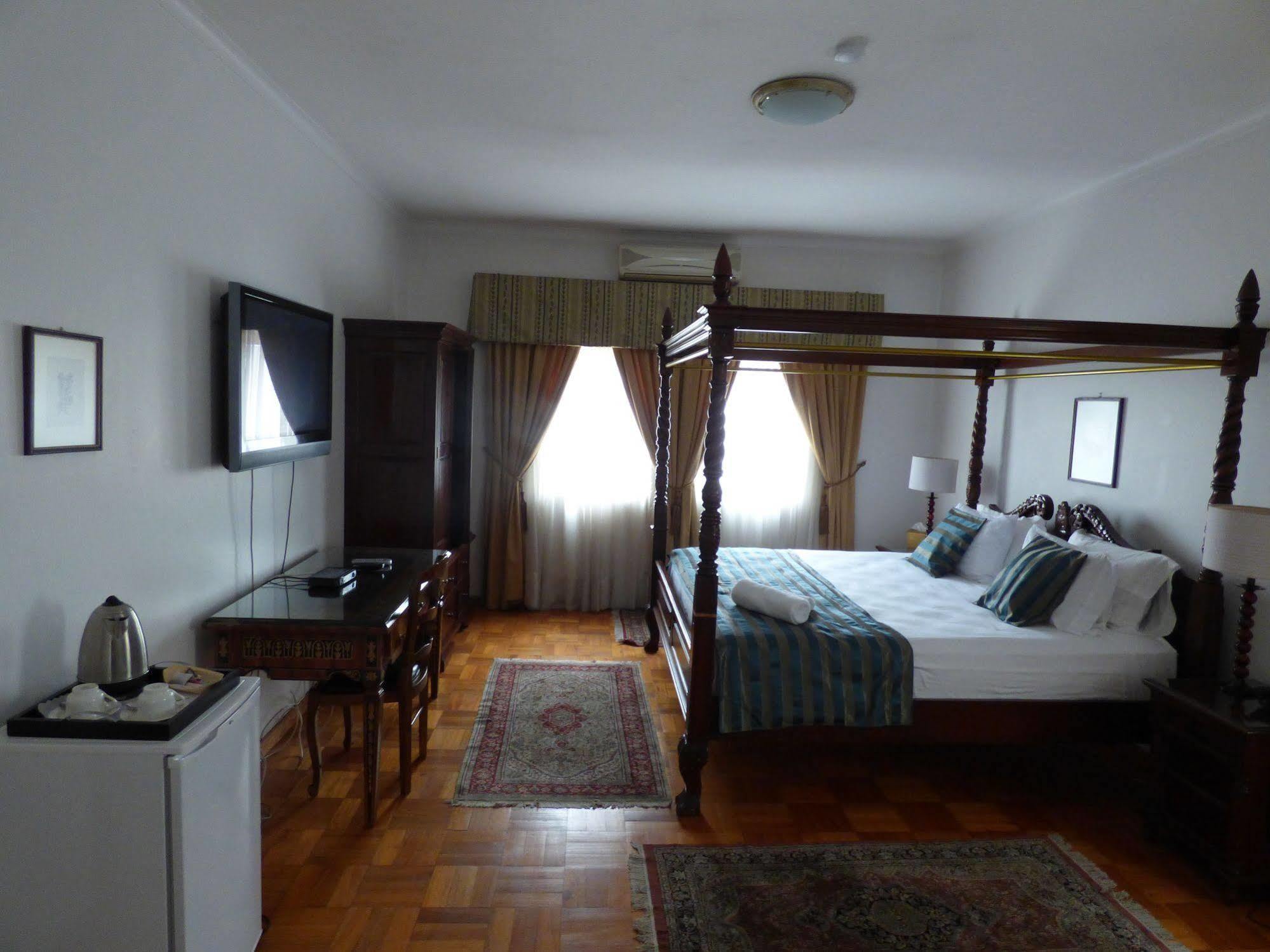 Capital House Boutique Hotel พริทอเรีย ภายนอก รูปภาพ
