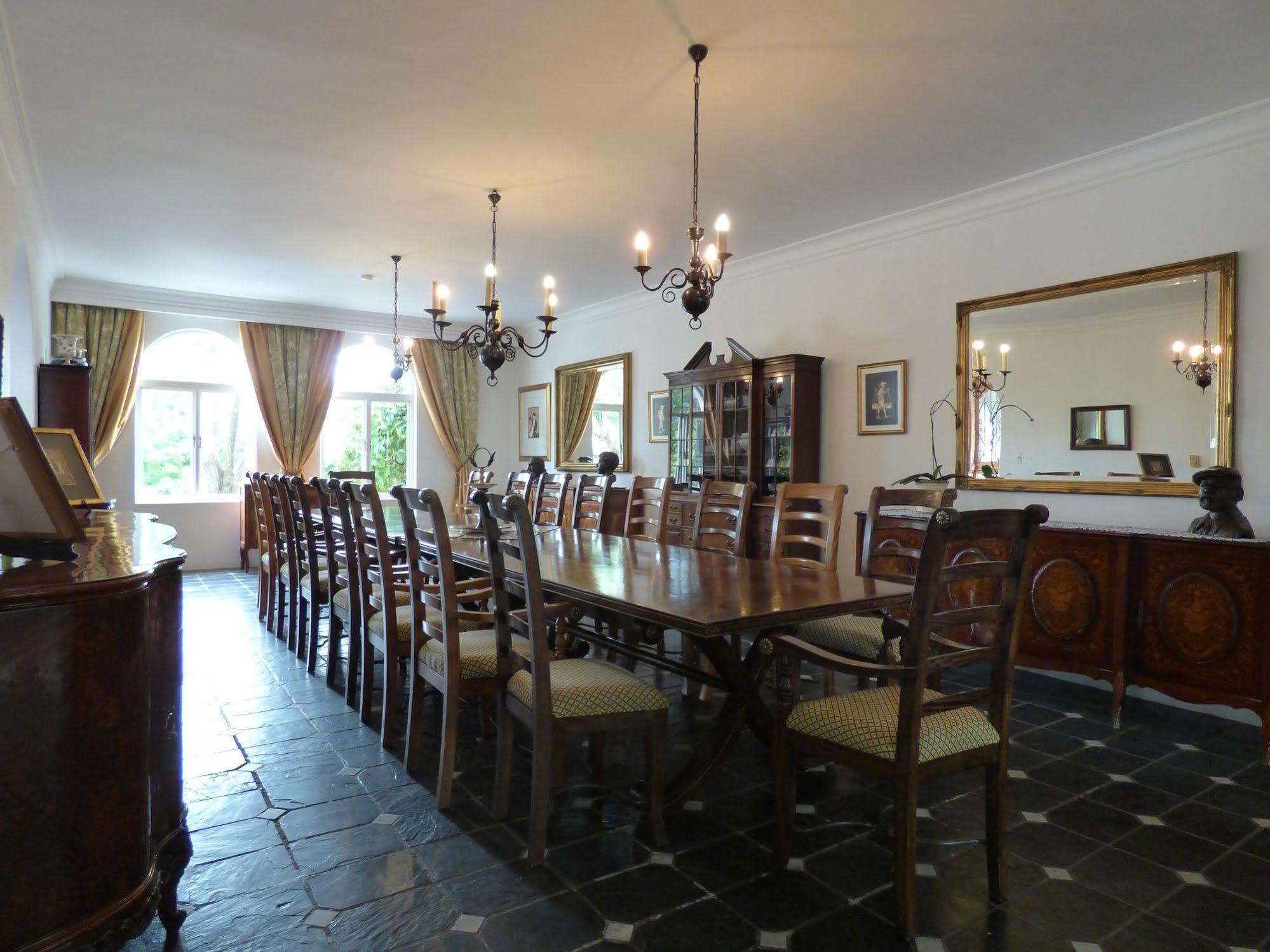 Capital House Boutique Hotel พริทอเรีย ภายนอก รูปภาพ